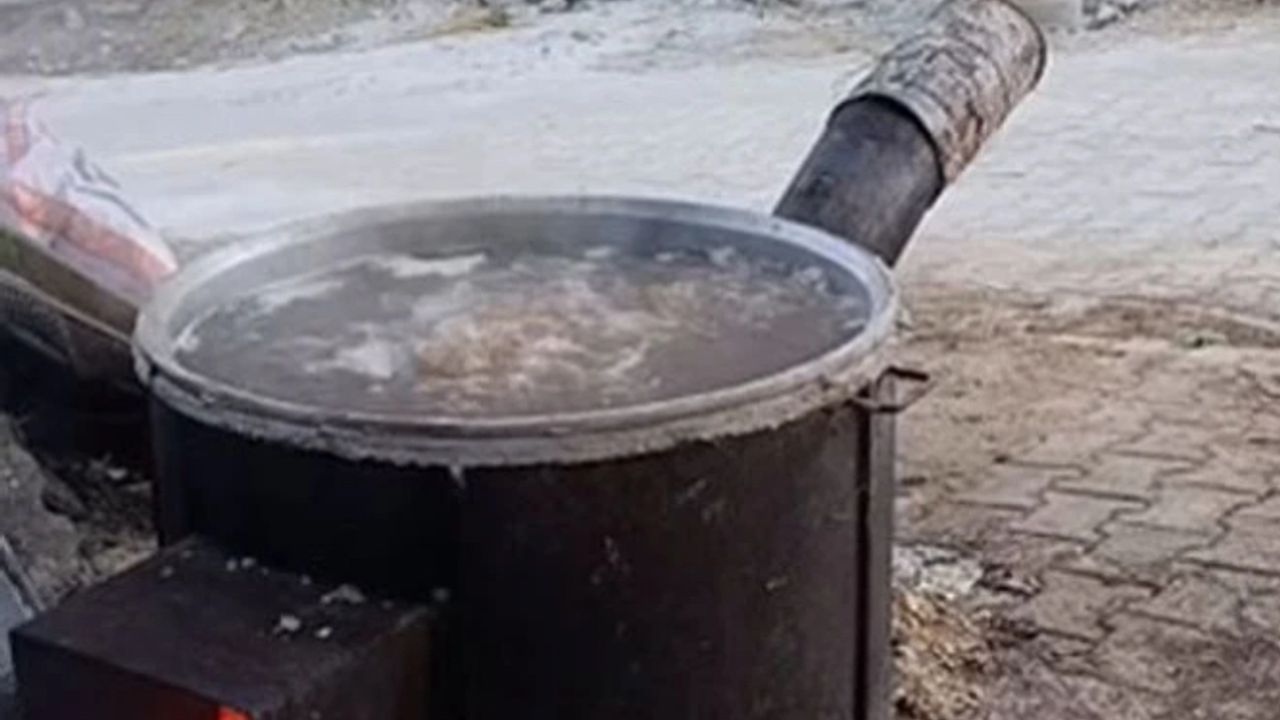 Yüz yıllık gelenek yaşatılıyor, sofralar kışa hazırlanıyor görseli