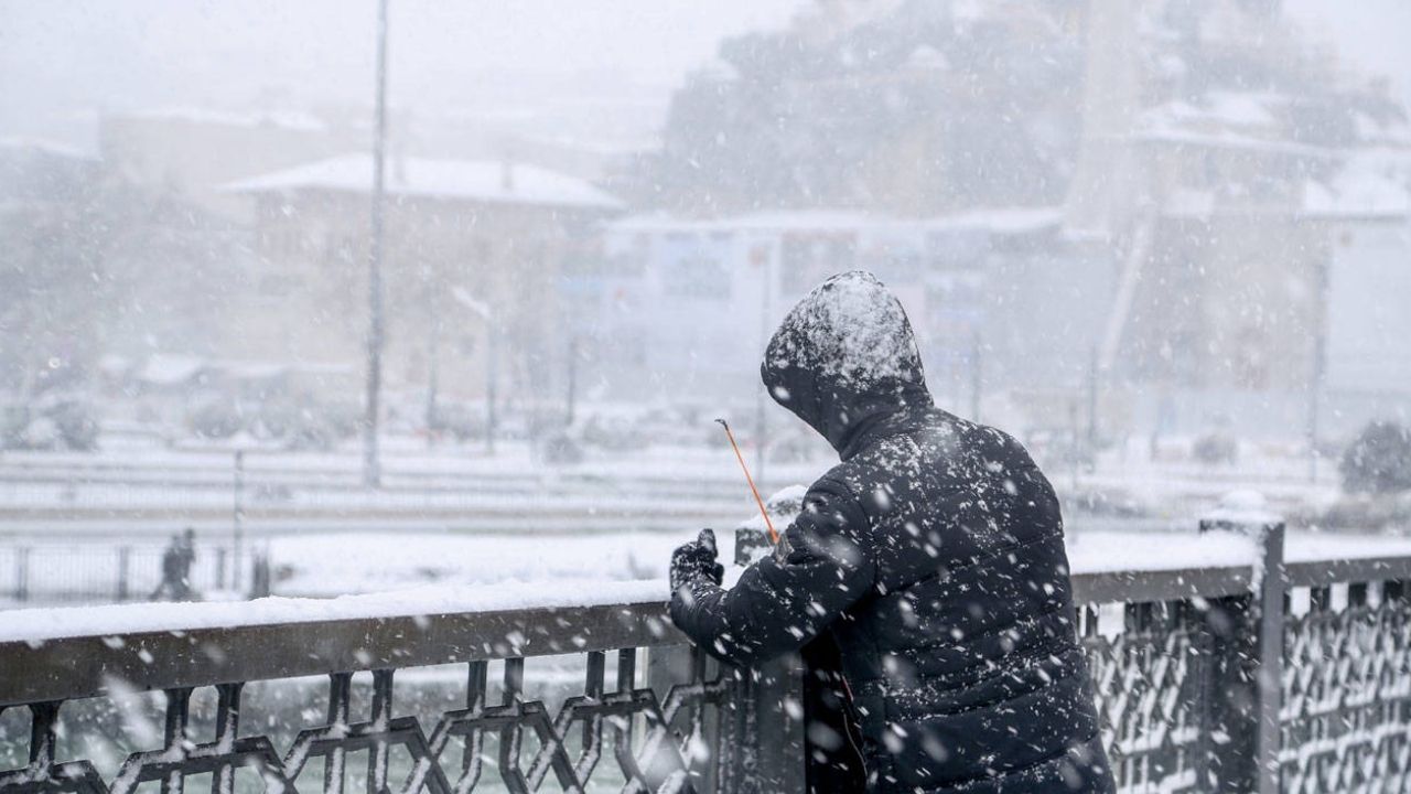 Soğuk ve kar yurdun birçok noktasında ulaşımı aksattı görseli