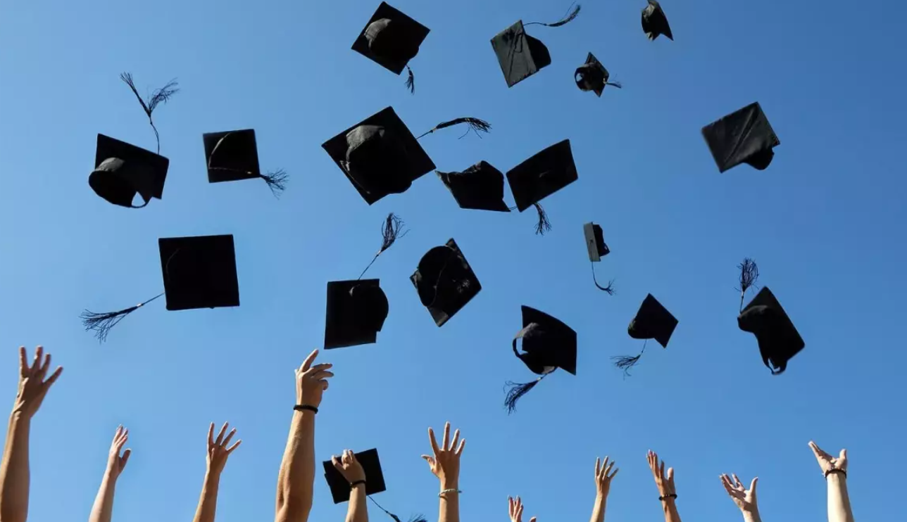 Üniversitede "Hızlandırılmış" Eğitim: 3 Yılda Diploma, 1 Ay Tatil! görseli