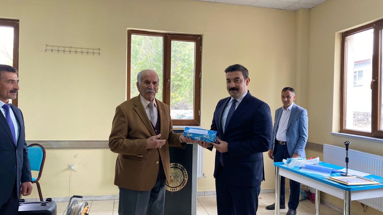 Arpaçay Kaymakamı Akköz, muhtarlarla kahvaltı programında buluştu görseli