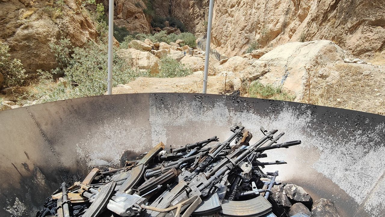 Terörsüz Türkiye sürecinde kritik adım: Terör örgütü PKK silah bıraktı görseli