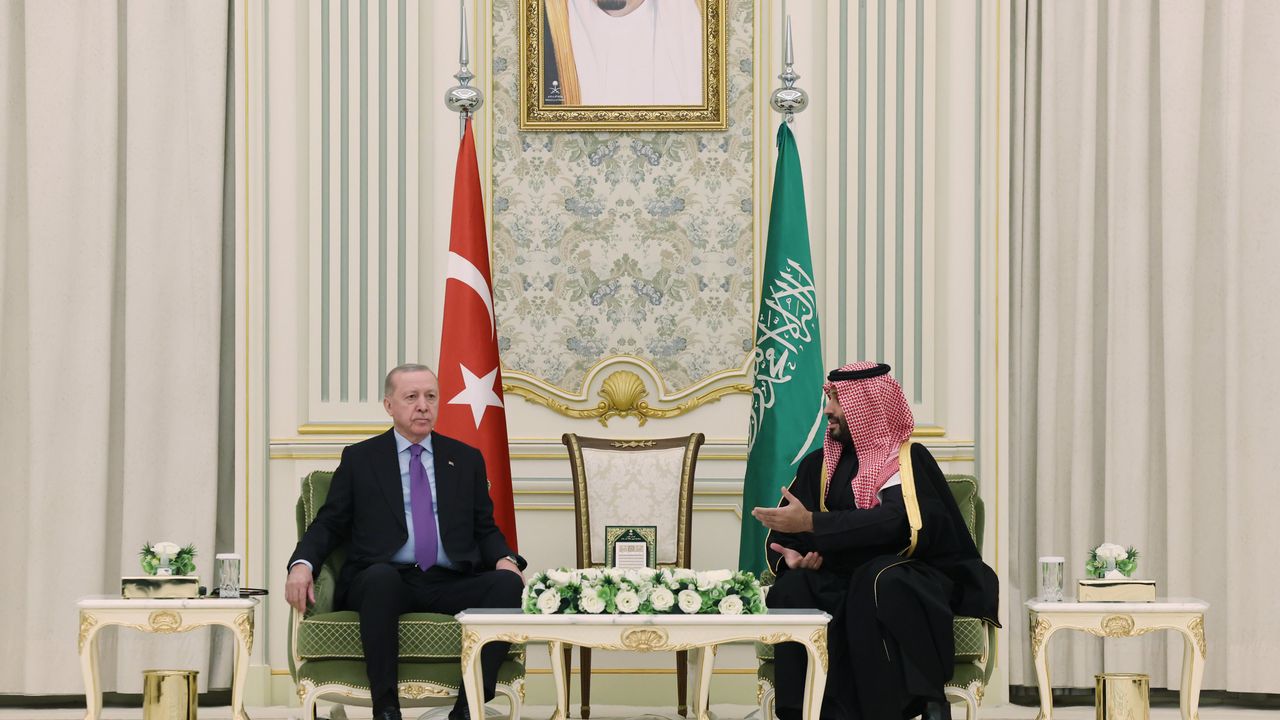 Cumhurbaşkanı Erdoğan, Suudi Arabistan Veliaht Prensi Muhammed bin Selman ile Riyad’da görüştü görseli
