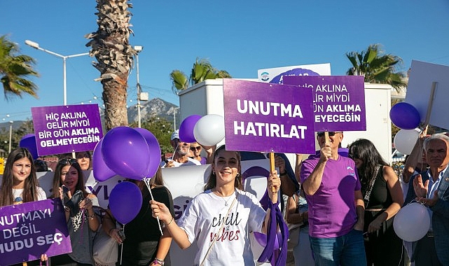 Güzelbahçe'de Alzheimer'a karşı farkındalık yürüyüşü görseli