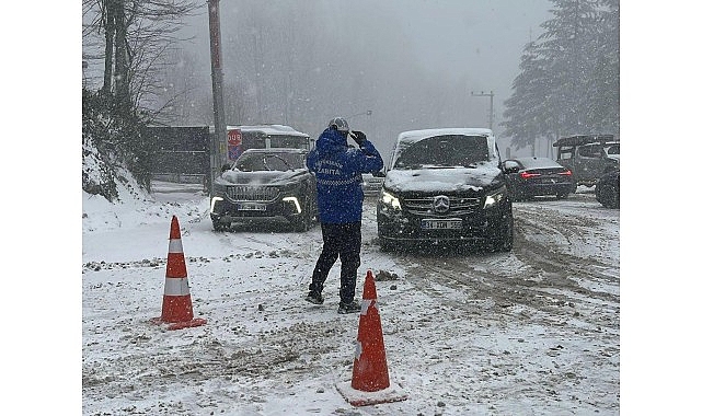 Büyükşehir Zabıtası kar kış dinlemiyor görseli