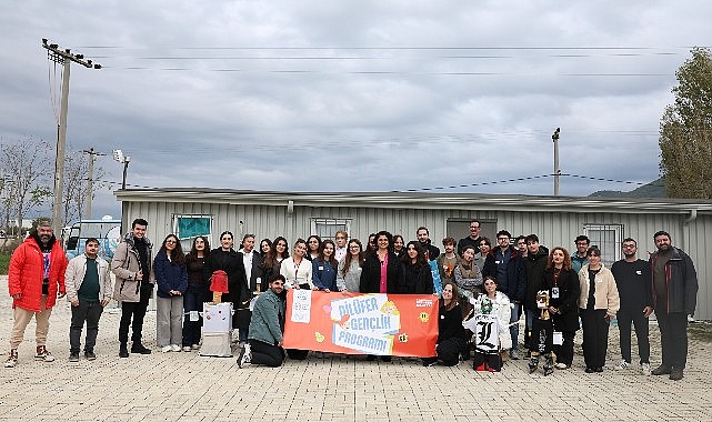 Gençler iklim krizini doğada ele aldı görseli