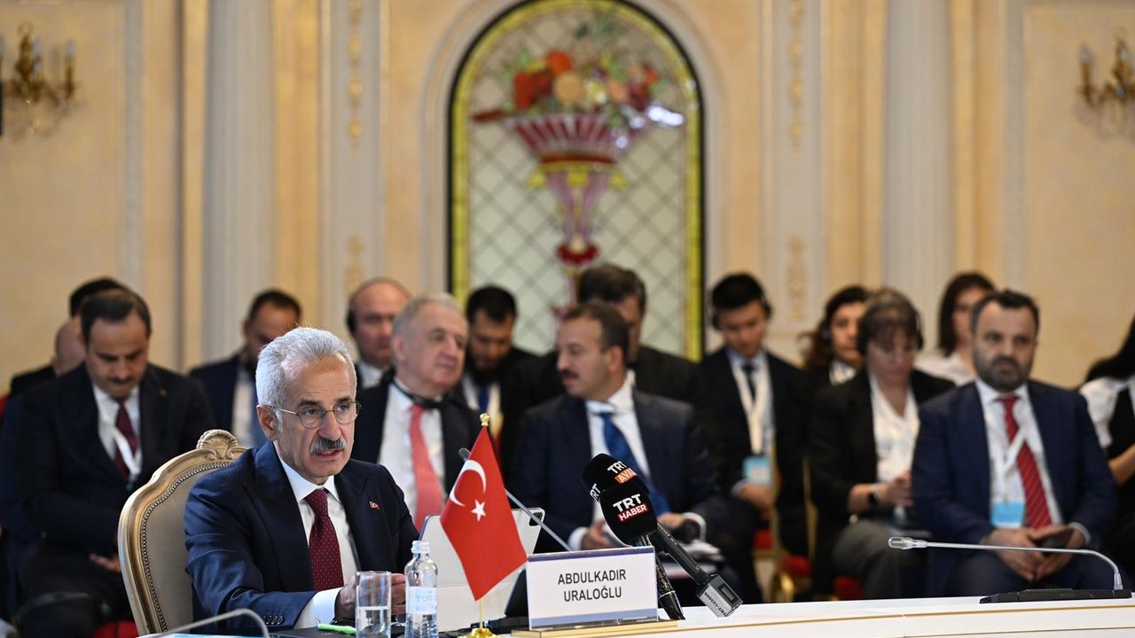 Bakan Uraloğlu: TDT: 1 trilyon dolarlık ekonomiyle küresel güç potansiyeli görseli
