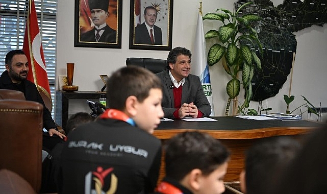 Şampiyon Karateciler Başkan Kocaman’ın Konuğu Oldu görseli