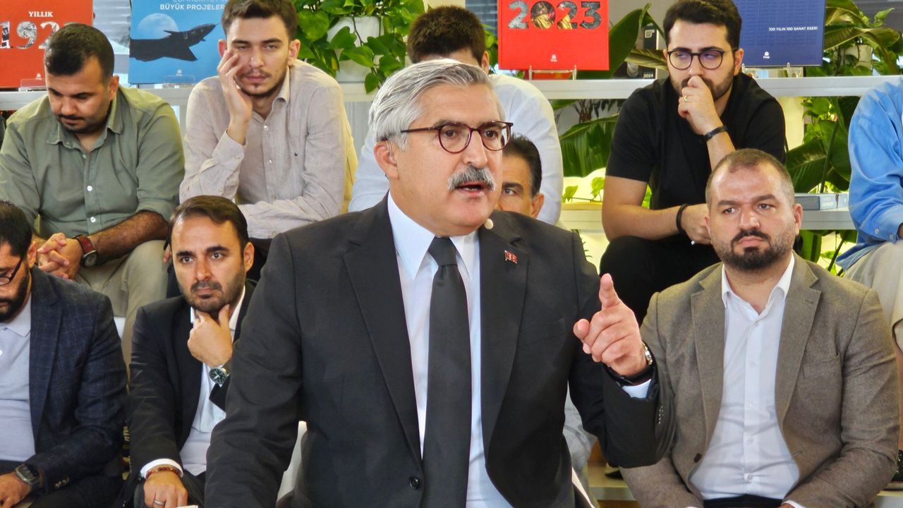 AK Parti’den Özgür Özel’in sözlerine sert tepki: “Önce rüşvet-yolsuzluk iddialarına cevap verin” görseli