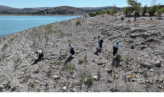 Altınapa Baraj Gölü Çevresinde Temizlik Çalışması Yaptı görseli