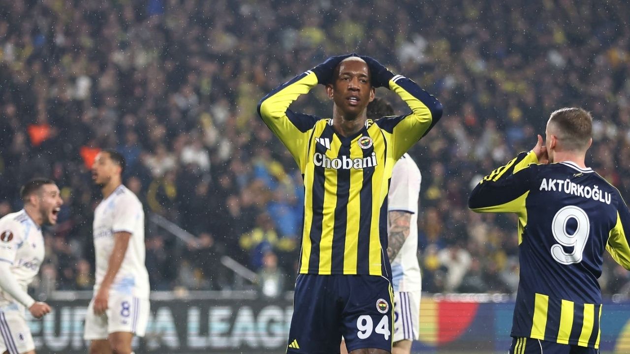Fenerbahçe evinde Aston Villa'ya tek golle mağlup oldu görseli