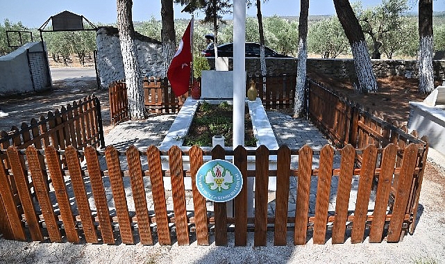 Manisa Büyükşehir Belediyesi Şehit Kabirlerini Yeniliyor görseli