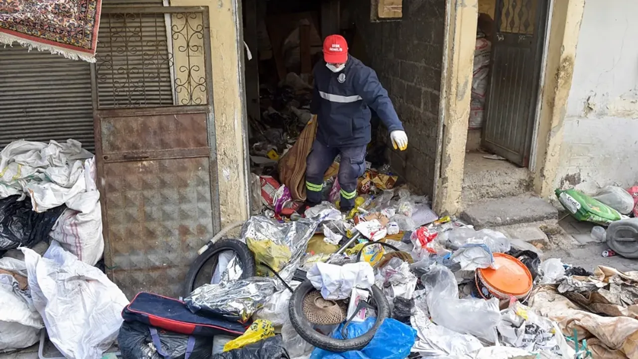 Seyhan’da “çöp ev” operasyonu görseli