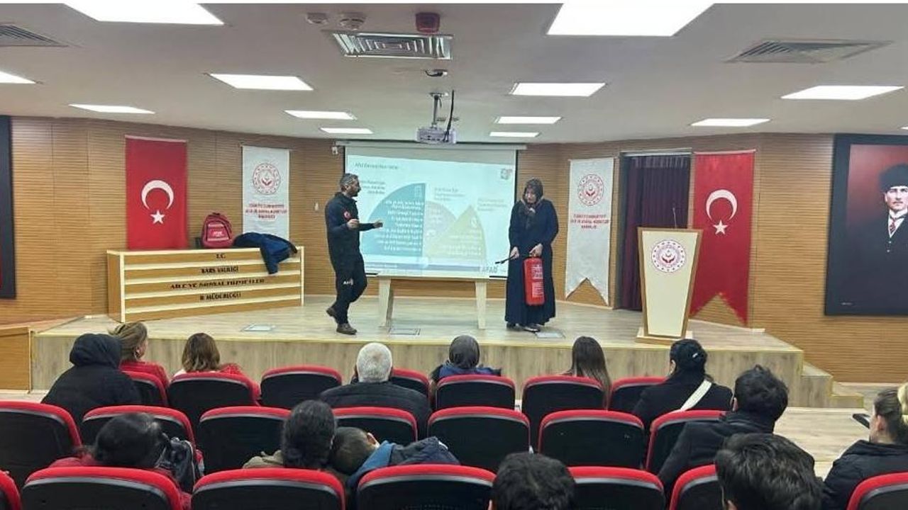 Kars’ta 'Afete Hazırlık ve Psikososyal Dayanıklılık Eğitimi' düzenlendi görseli