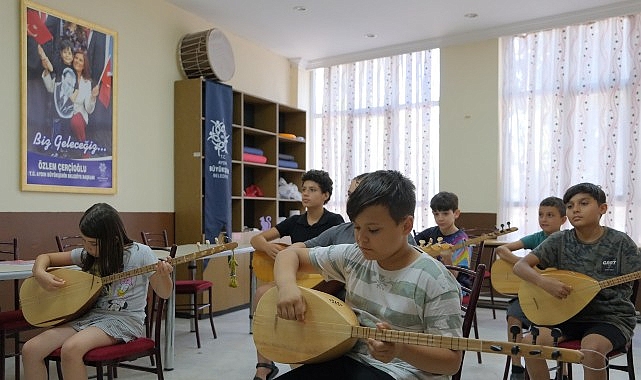 Başkan Çerçioğlu’ndan Gençlere Kültürel Destek: Yaz Kurslarıyla Bağlama Öğreniyorlar görseli