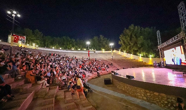 Bucalı çocuklar Başkan Görkem Dumanla film izledi görseli
