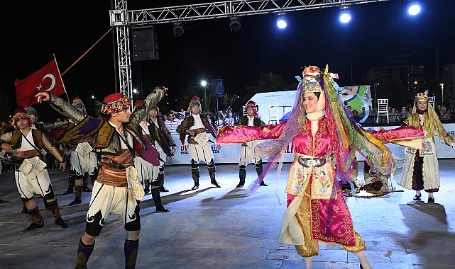 8 Ülke Torbalı’da Buluştu: Halk Dansları Geceye Damga Vurdu görseli