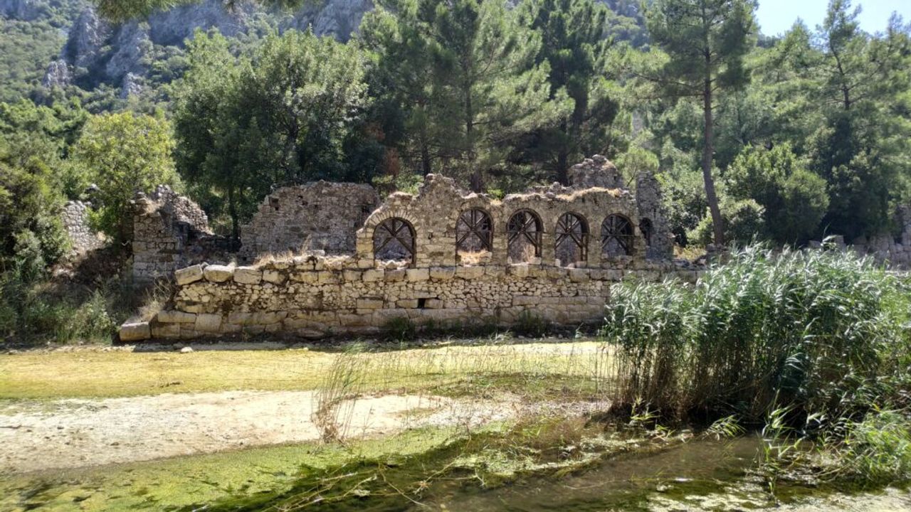 Olympos’ta Roma Dönemi kaya mezarları ziyarete açıldı görseli