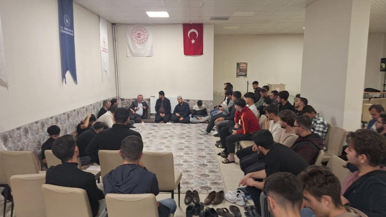Müftü Yıldız, gençlerle "Peygamberimiz ve Gençlik" konulu söyleşide buluştu görseli