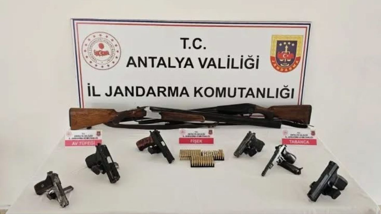 Antalya’da silah ve kaçak tütün operasyonu: Serik ve Kepez’de yakalandılar! görseli
