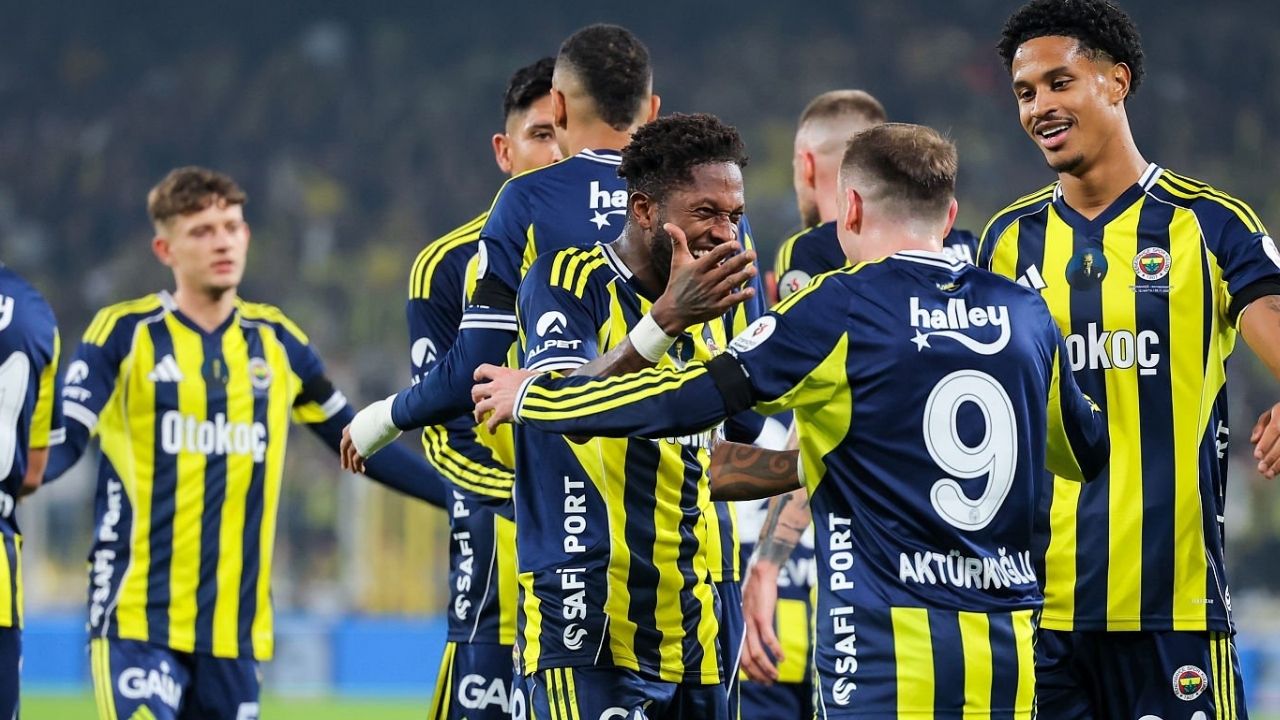 Kadıköy’de zirve sınavı: Fenerbahçe, yarın Galatasaray’ı ağırlıyor görseli