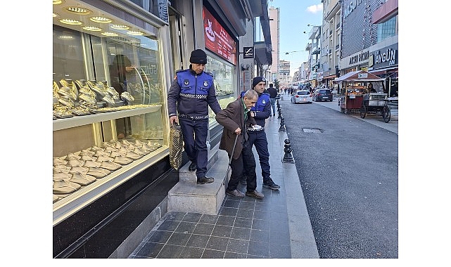 Mağdur vatandaşlara zabıta şefkati görseli