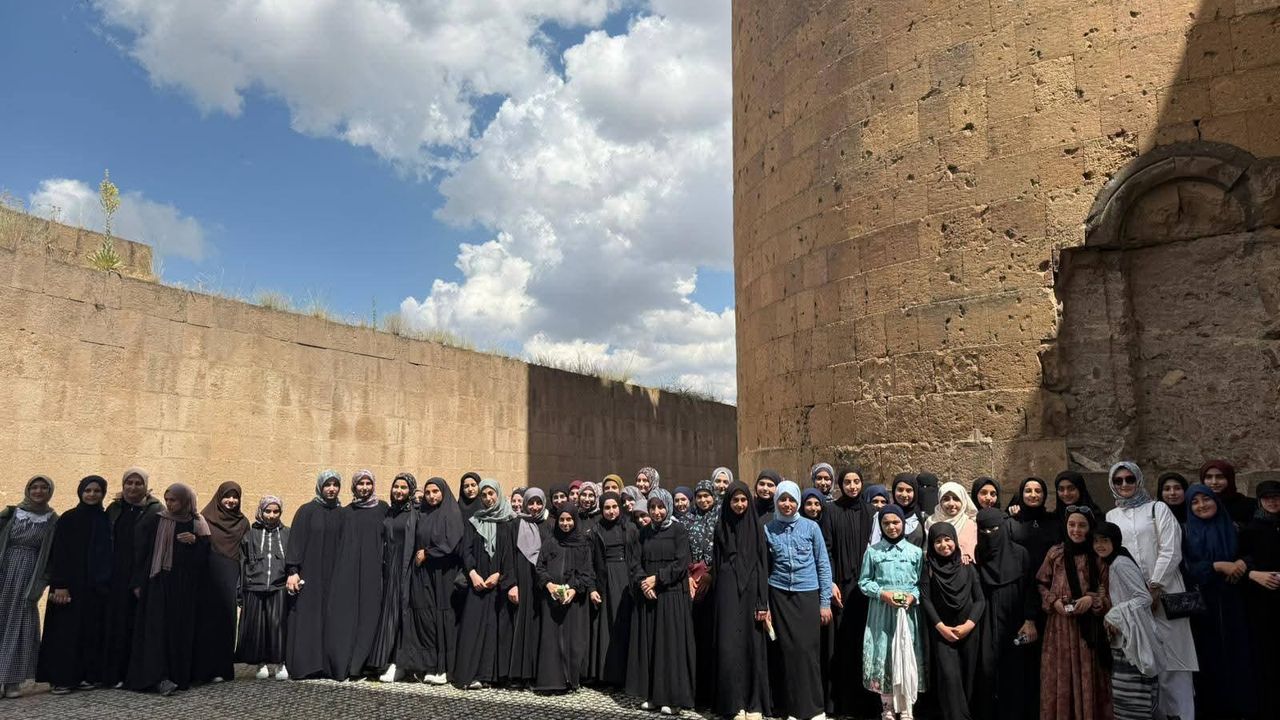 Tarihle kardeşlik buluşması: Kuran kursu öğrencilerden Ani Ören yeri’ne anlamlı ziyaret görseli