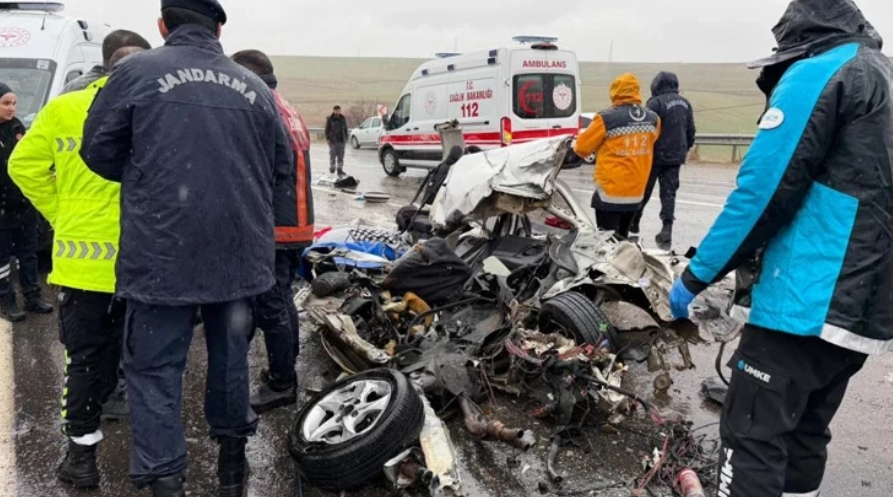 Adıyaman'da Feci Kaza: Aynı Aileden 3 Kişi Hayatını Kaybetti! görseli