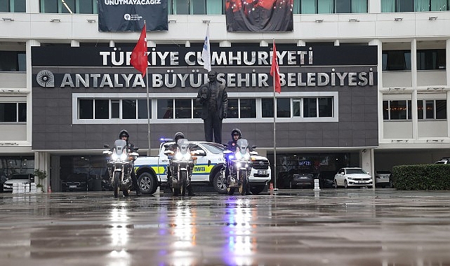 Büyükşehir ekipleri yılbaşı mesaisine hazır görseli