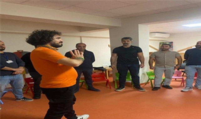 İzmirli babalar “yeni nesil babalığı” öğreniyor görseli