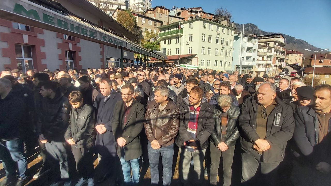 Murgulspor Kulübü Başkanı Öktem’in anne acısı görseli