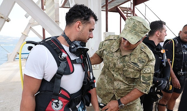 Engelliler, 30 Ağustos Zaferi için su altı dalışı yaptı görseli