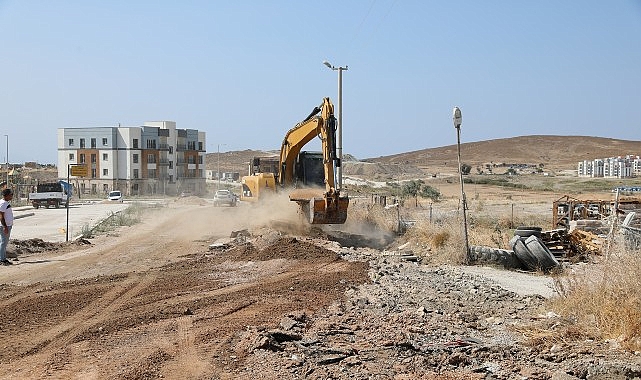 Seferihisar’da 2 kilometrelik yol yenileme çalışması başladı görseli