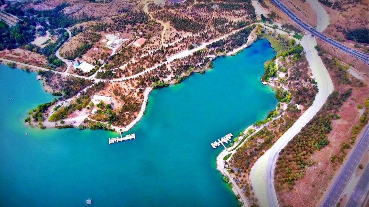 Doğa tutkunlarının uğrak noktası: Mavi Göl’deki doğal yaşam görseli