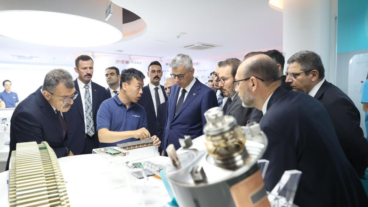 Bakan Memişoğlu Çin’de; “Sağlık teknolojileri üretiminde uluslararası iş birliklerimizi güçlendirmede kararlıyız” görseli