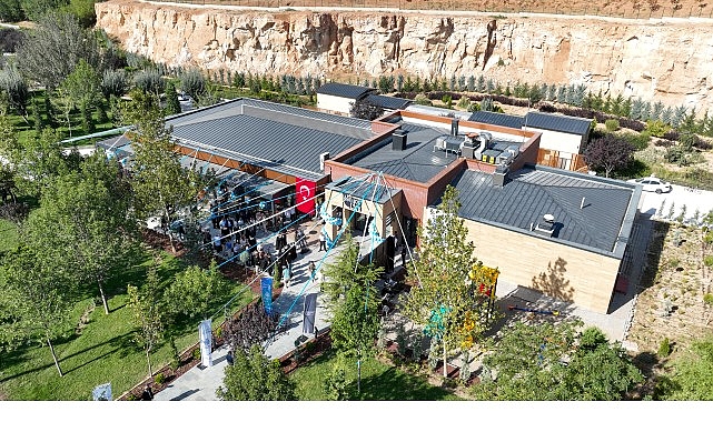 Doğa ve Modern Mimarinin Buluştuğu Kanyon Cafe Açıldı görseli