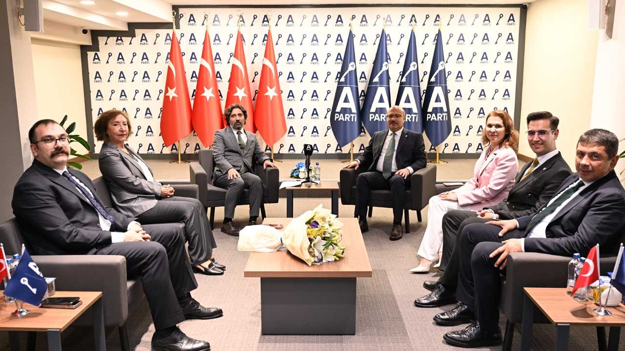 Anahtar Parti’den bayramda dayanışma mesajı: 7 partiyle bayramlaşıldı görseli