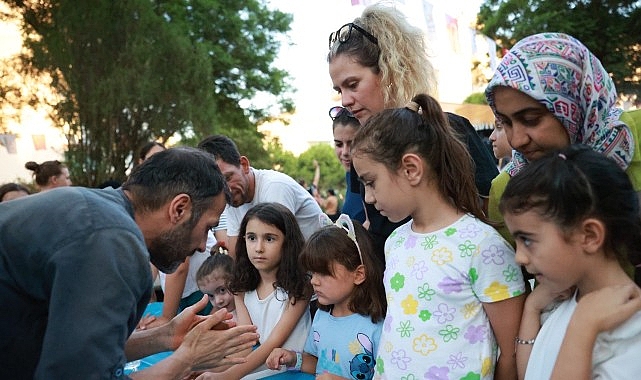 Bayraklı Sokak Festivali’nde çocuklar doyasıya eğlendi görseli