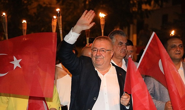 “Cumhuriyet, özgürlüğün, eşitliğin ve demokrasinin adıdır” görseli