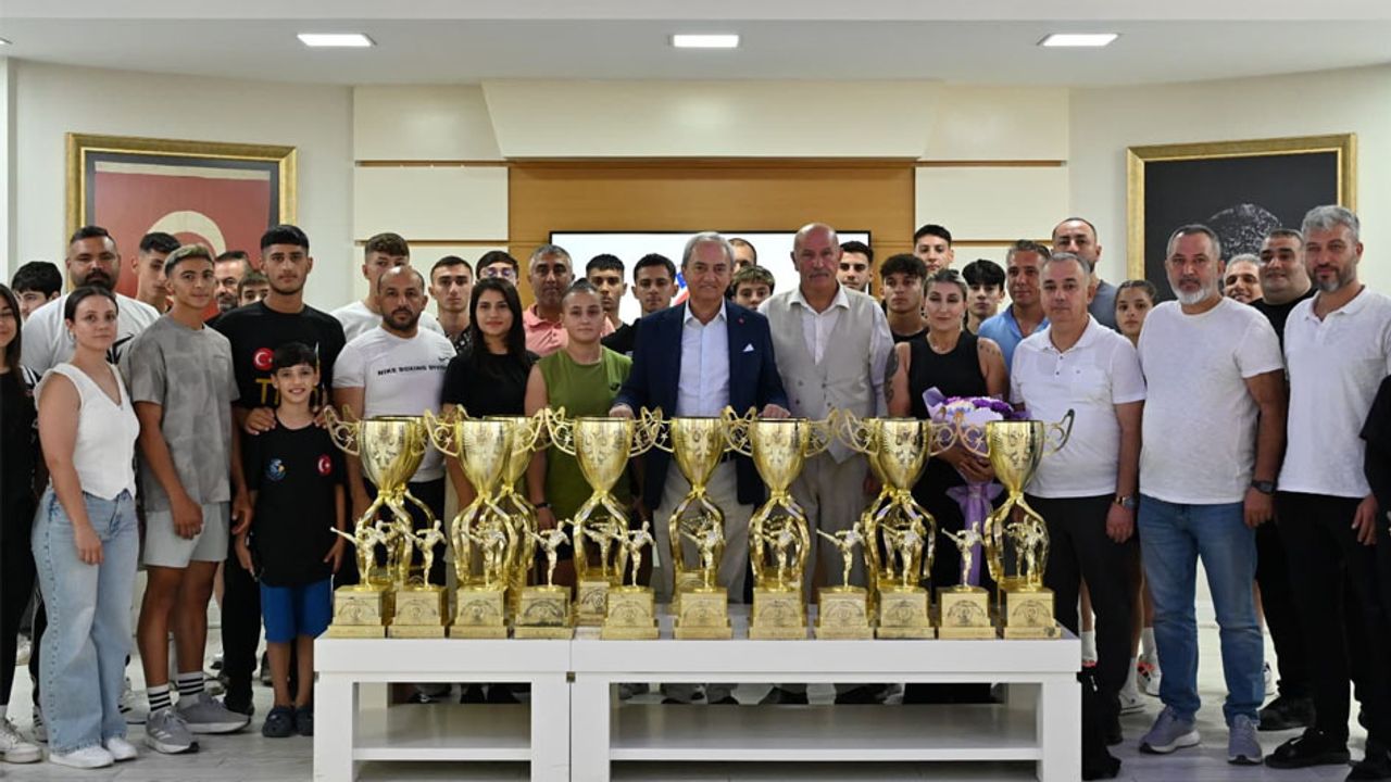 Başkan Kocagöz, Kick Boks sporcularını ağırladı görseli