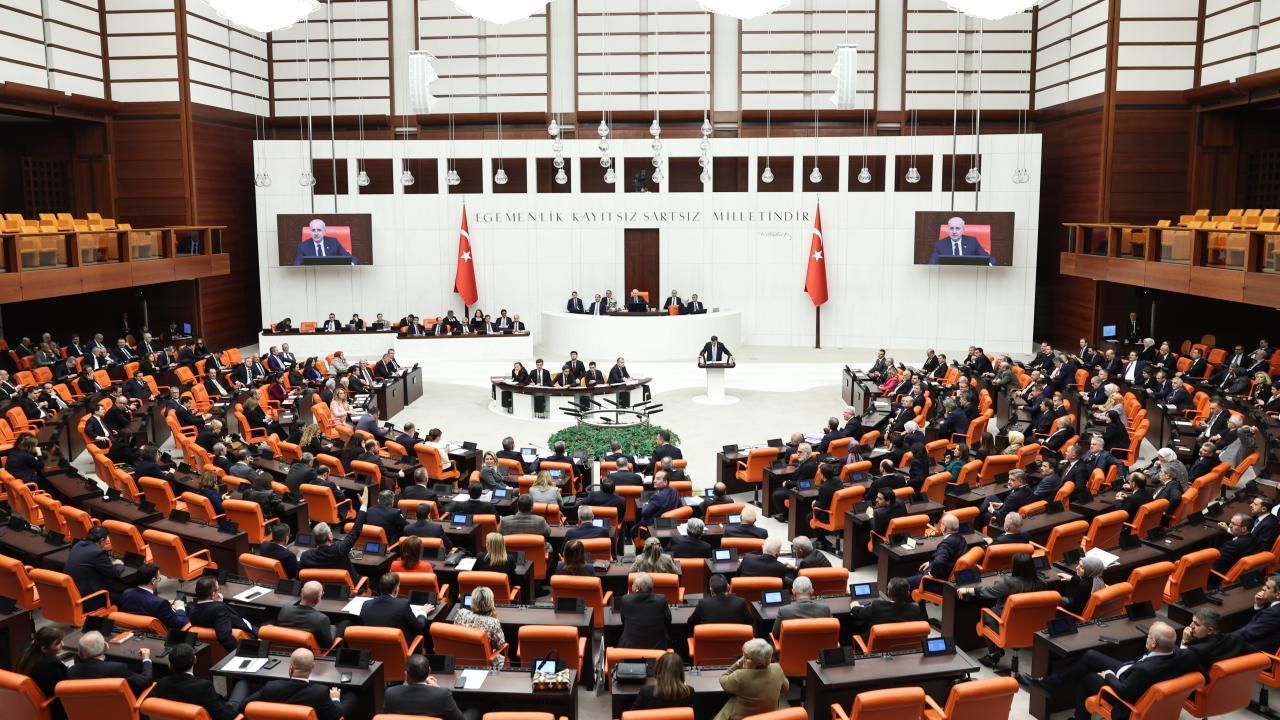 TBMM’de yoğun mesai: Vergi paketi ve bütçe gündemde görseli