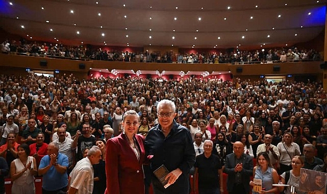 Zülfü Livaneli okurlarıyla buluştu görseli