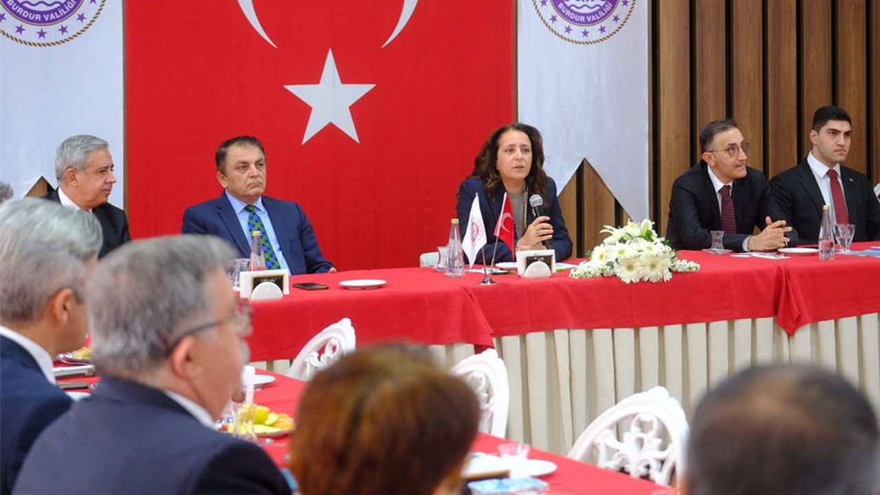 Burdur’da kamu yönetimi masaya yatırıldı görseli