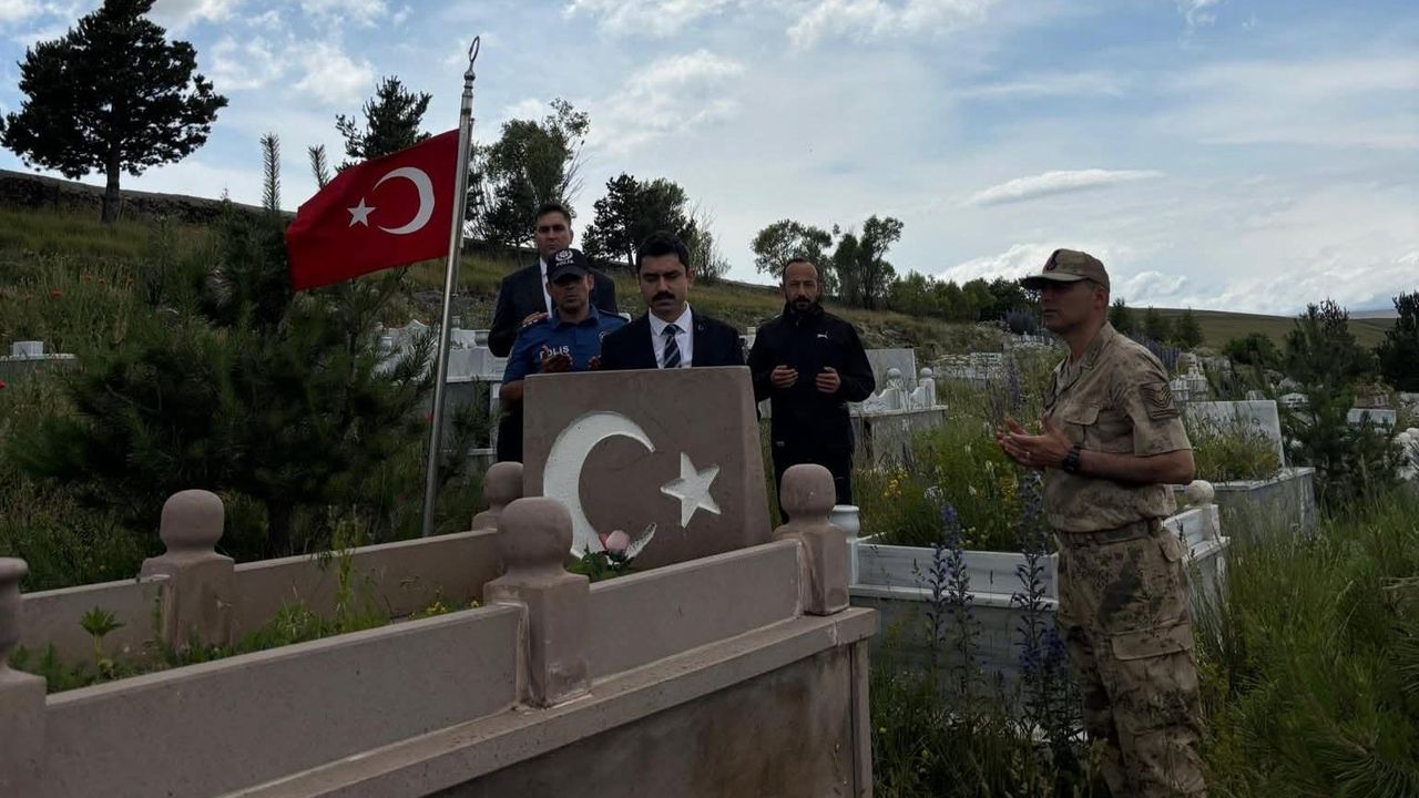 Susuz Kaymakamı Muhammed Emin Tutal'dan Şehit Ailesine Anlamlı Ziyaret görseli
