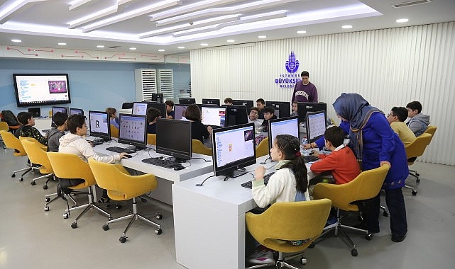 İBB Teknoloji Atölyelerinde Yeni Eğitim Dönemi Heyecanı görseli