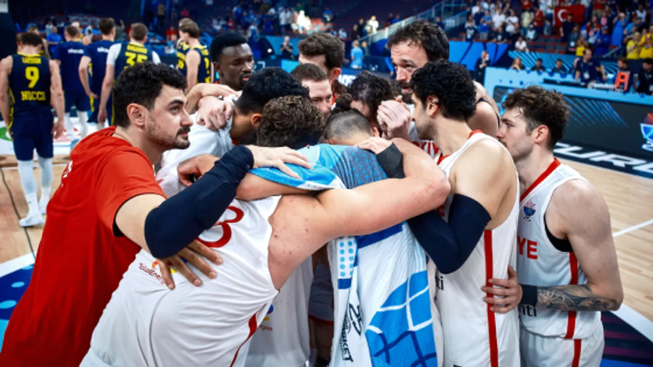 12 Dev Adam yarı final için sahada: Rakip Polonya görseli