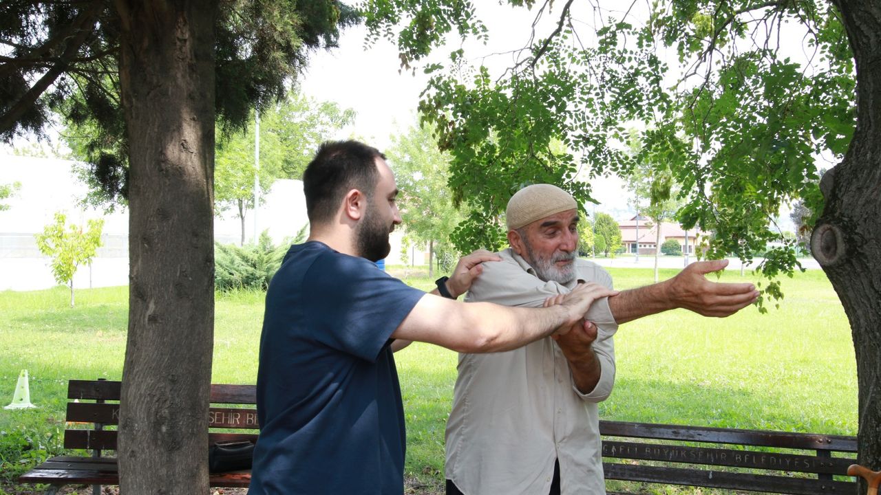 Kocaeli Büyükşehir’den Alzheimer hastalarına şefkat eli görseli