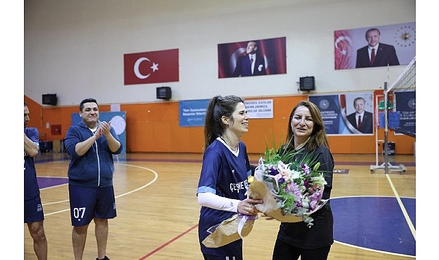 Çeşme Belediyesi Birimler Arası Voleybol Turnuvası coşkuyla tamamlandı görseli