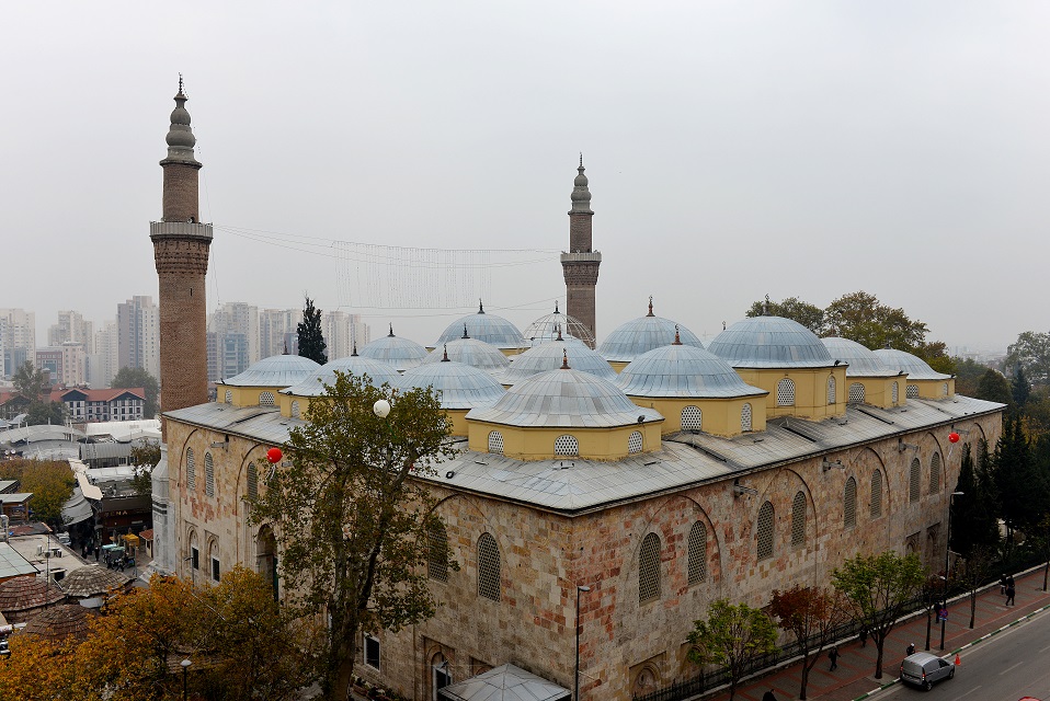OSMANLI DÖNEMİ'NDE YAPILMIŞ CAMİLERİN ATASI: BURSA ULU CAMİ görseli