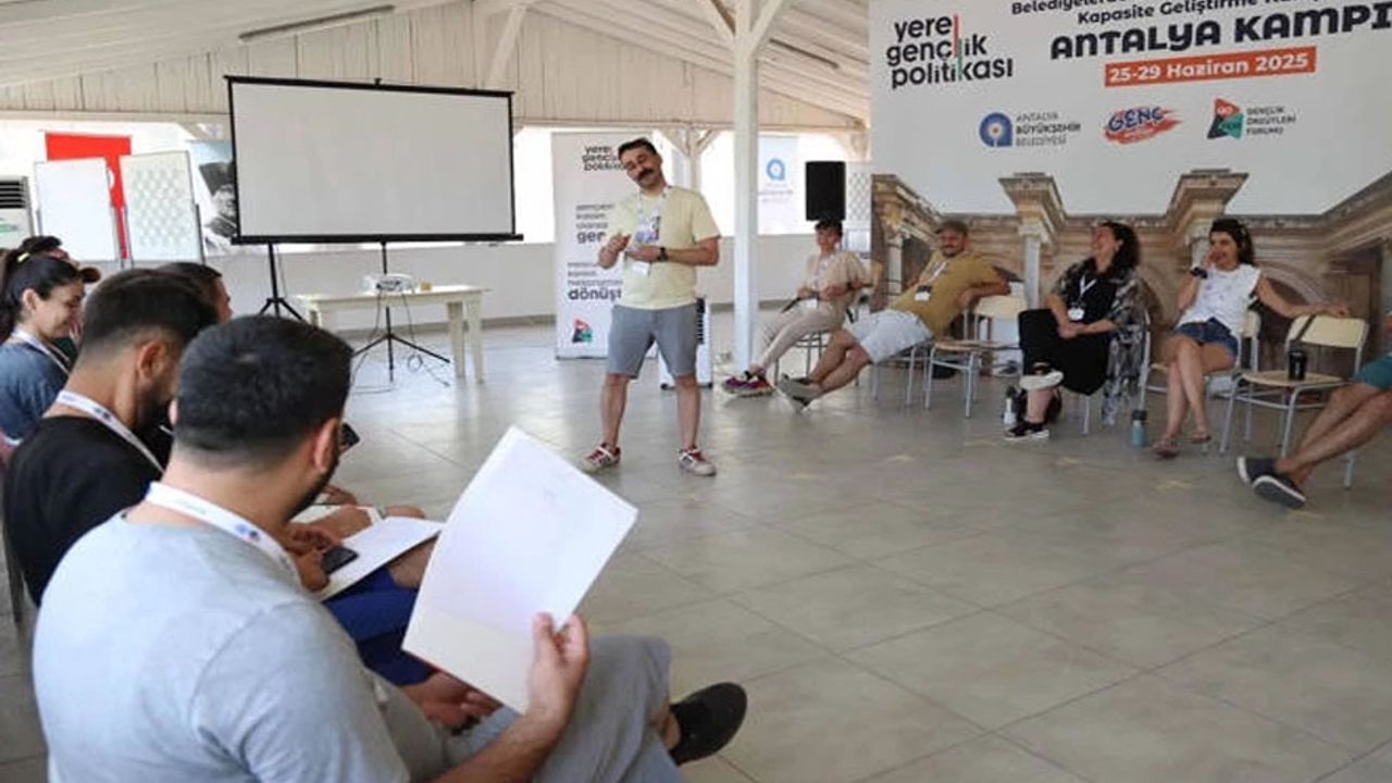 Antalya'da belediyeler arası gençlik buluşması görseli