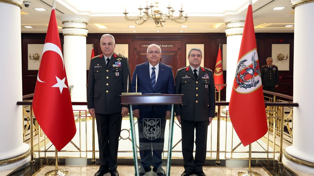 Bakan Güler, Kara Kuvvetleri Komutanlığı'ndaki devir-teslim törenine katıldı görseli